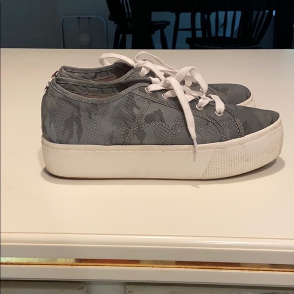 Platform camo Steve Madden shoes - Picture 3 of 5